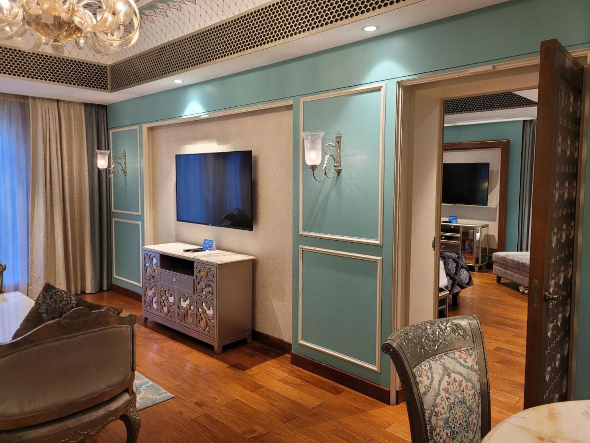 Radisson Blu Palace & 5*